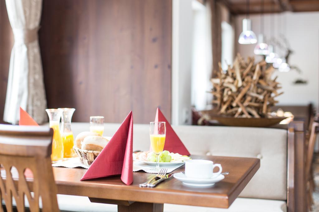 אישגל Hotel Garni Caroline חדר תמונה