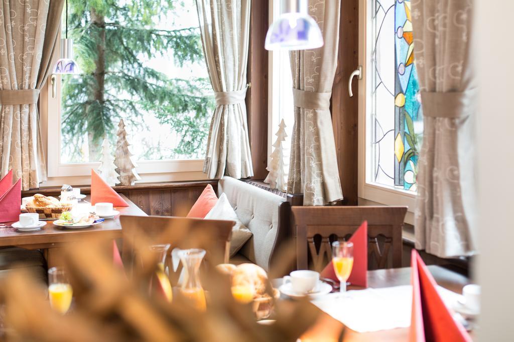 אישגל Hotel Garni Caroline חדר תמונה